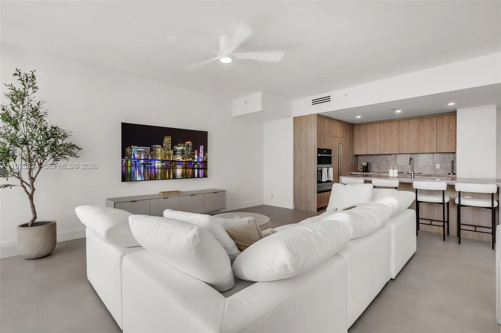 92 SW 3rd St # 5204, Miami FL 33130