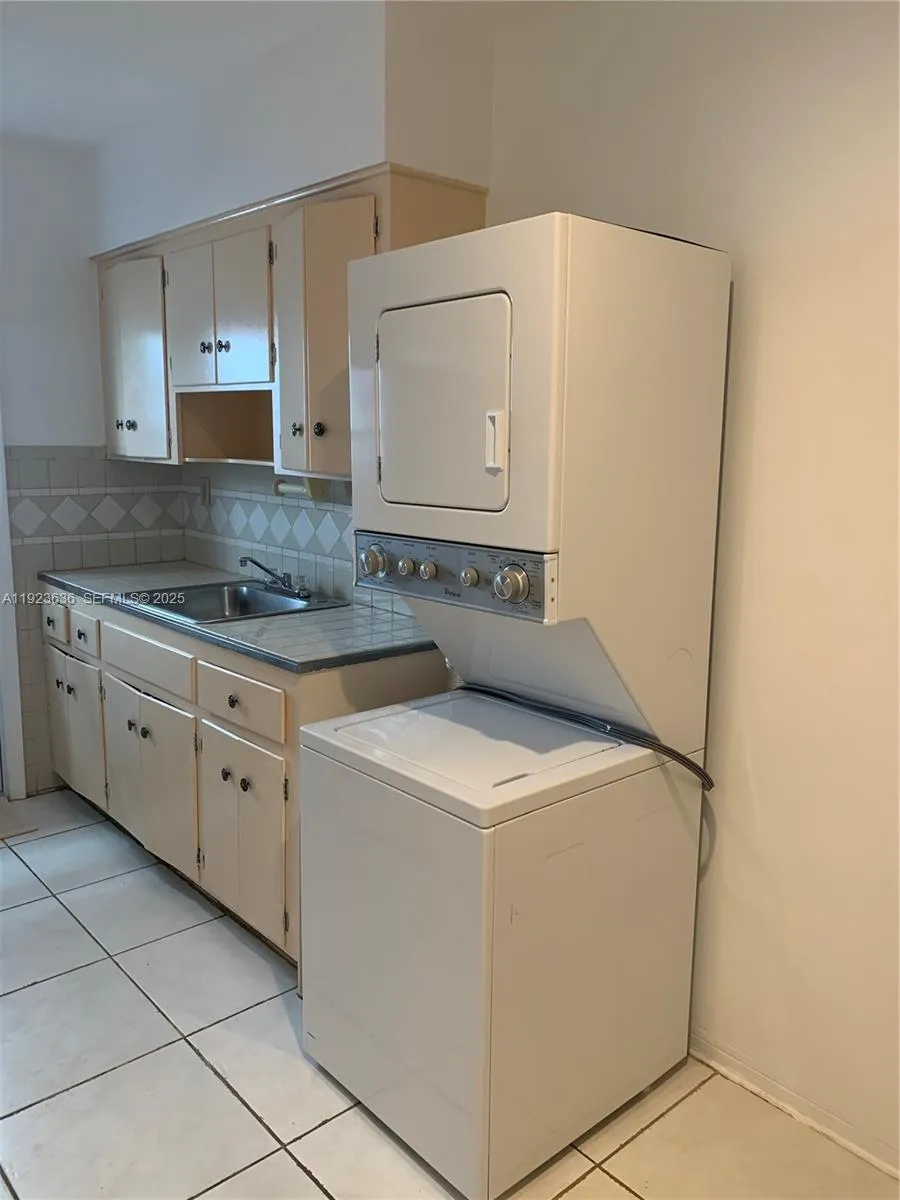 1620 Liberty St, Hollywood FL 33020