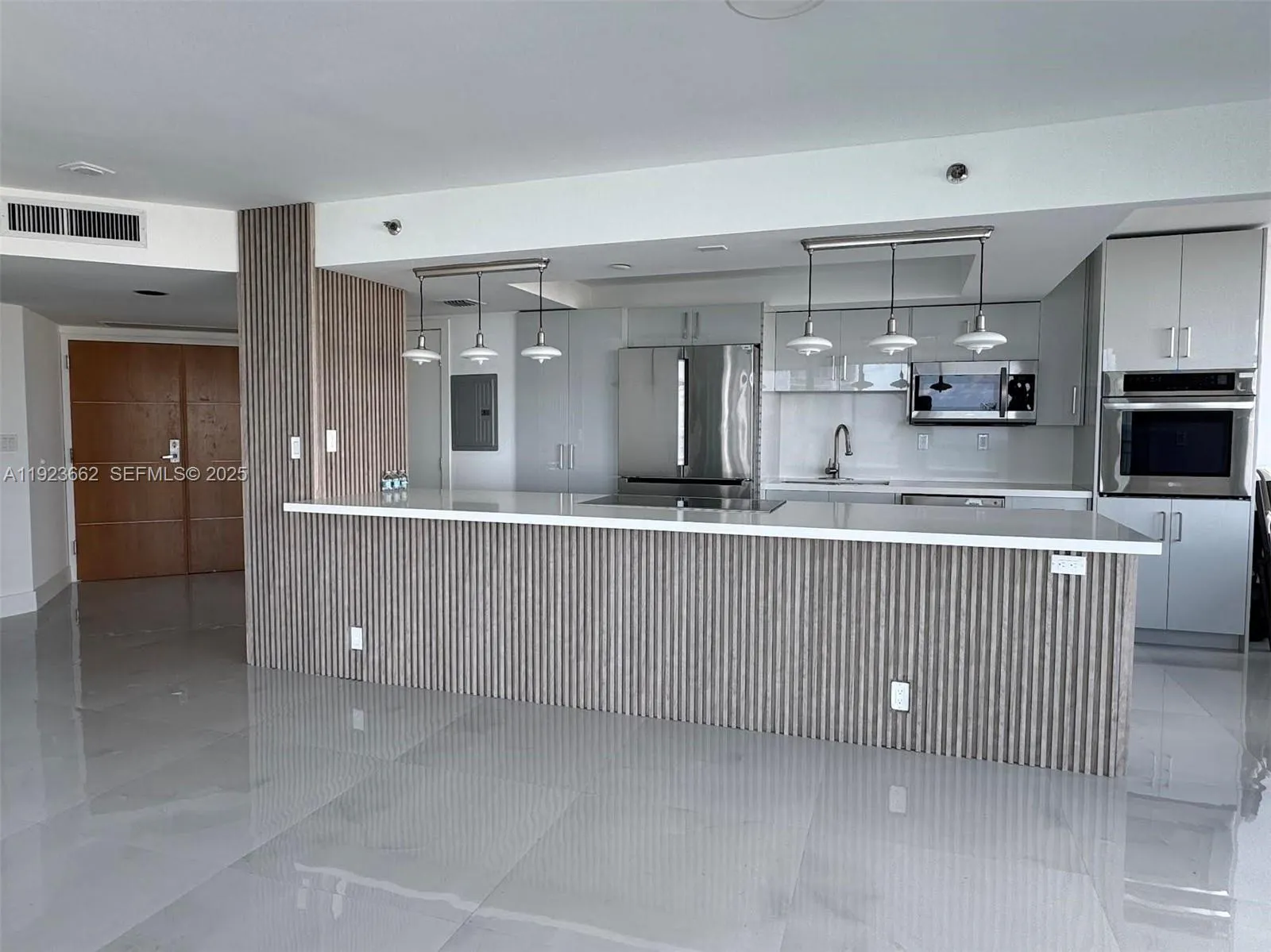 400 S Pointe Dr # 1610, Miami Beach FL 33139
