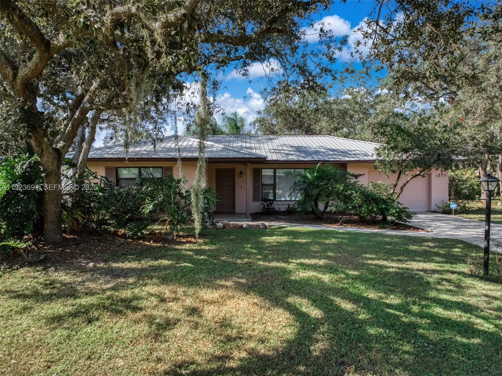 2 bedroom 2 bath for sale at 1771 & 1783 N Torrington Road, Avon Park FL 33825