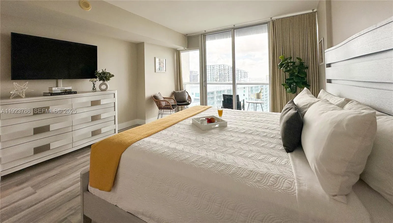 1 bath for sale at 485 Brickell Ave # 4405, Miami FL 33131