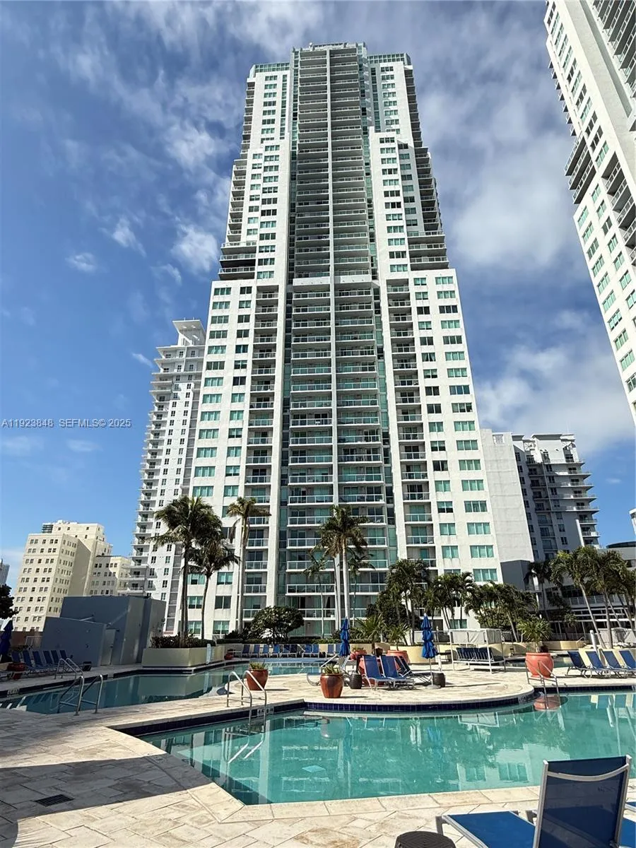 2 bedroom 2 bath for sale at 253 NE 2nd St # 908, Miami FL 33132