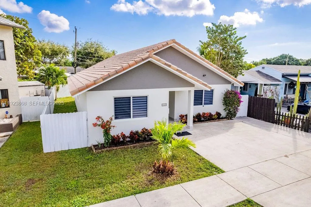 3425 SW 69th Ave, Miami FL 33155