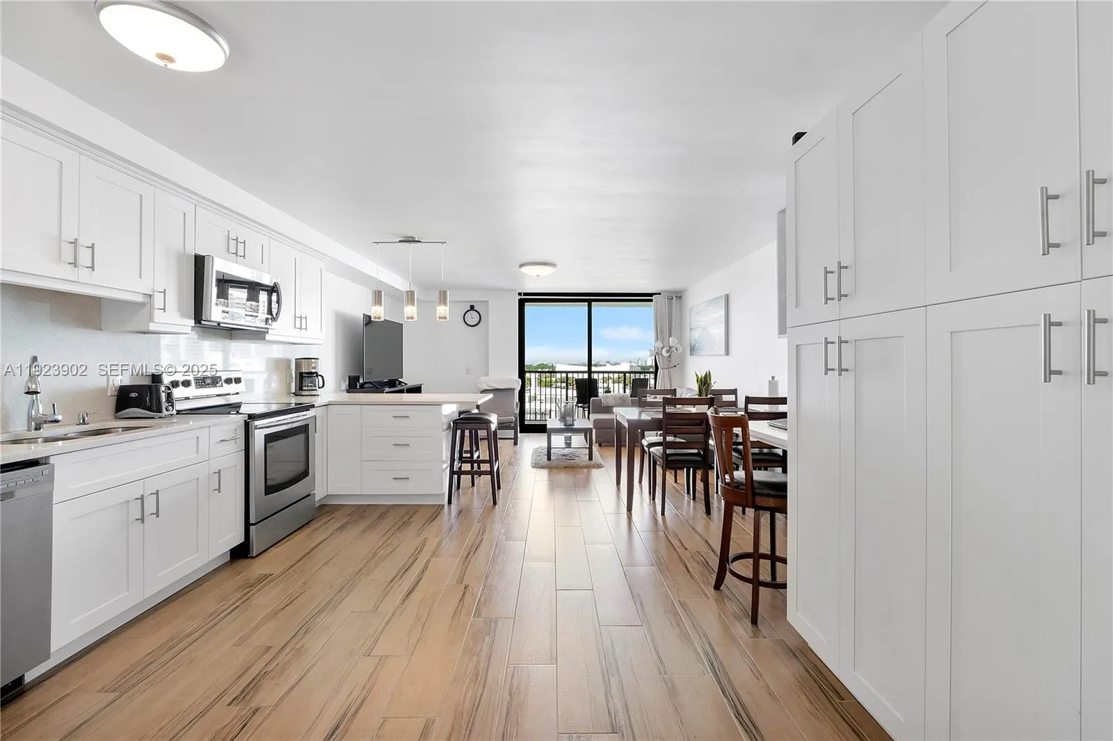 1 bedroom 1 bath for sale at 1800 Collins Ave # 11B, Miami Beach FL 33139