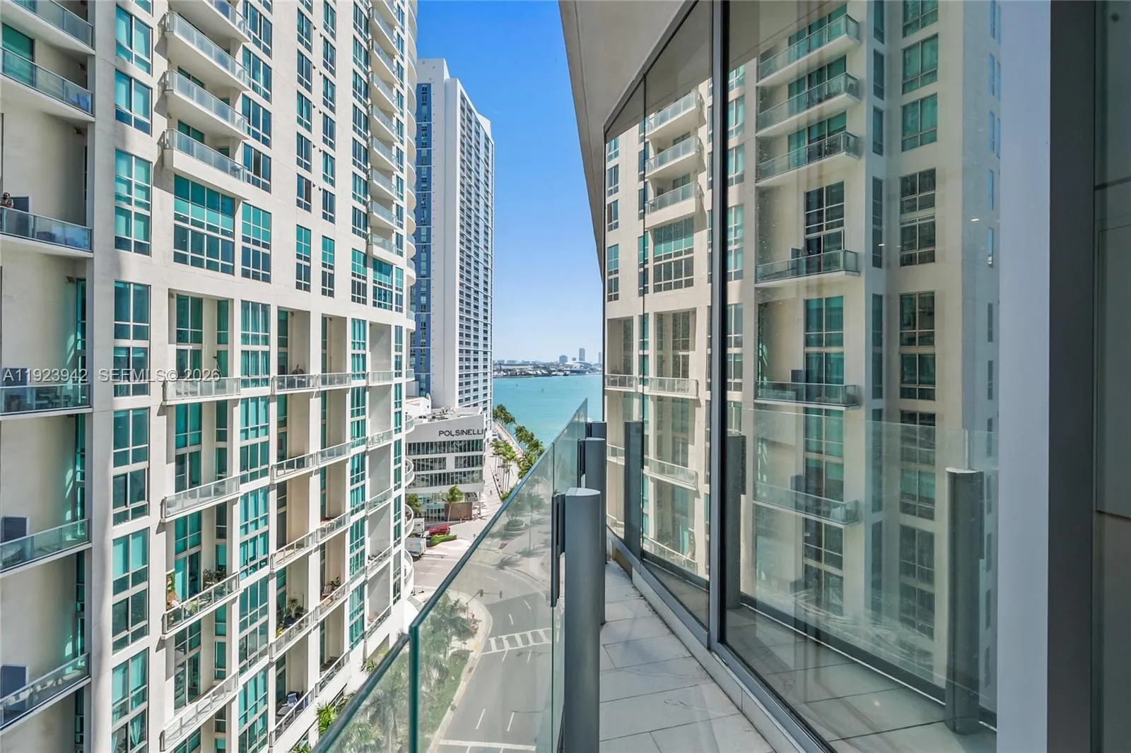 1 bedroom 1 bath for sale at 300 Biscayne Boulevard Way # 1106E, Miami FL 33131