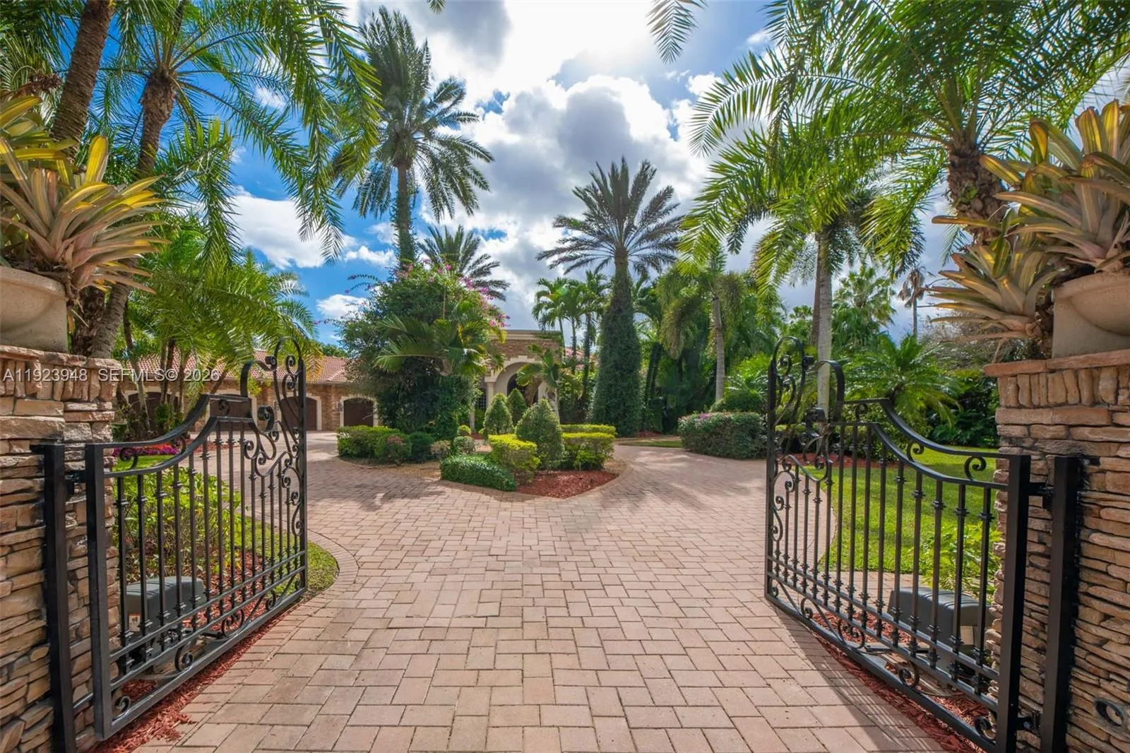 16740 Berkshire Ct, Southwest Ranches FL 33331