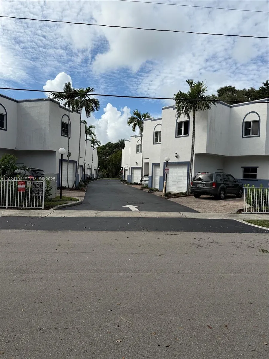 3 bedroom 2 bath for sale at 2927 SW 18th Ter, Fort Lauderdale FL 33315