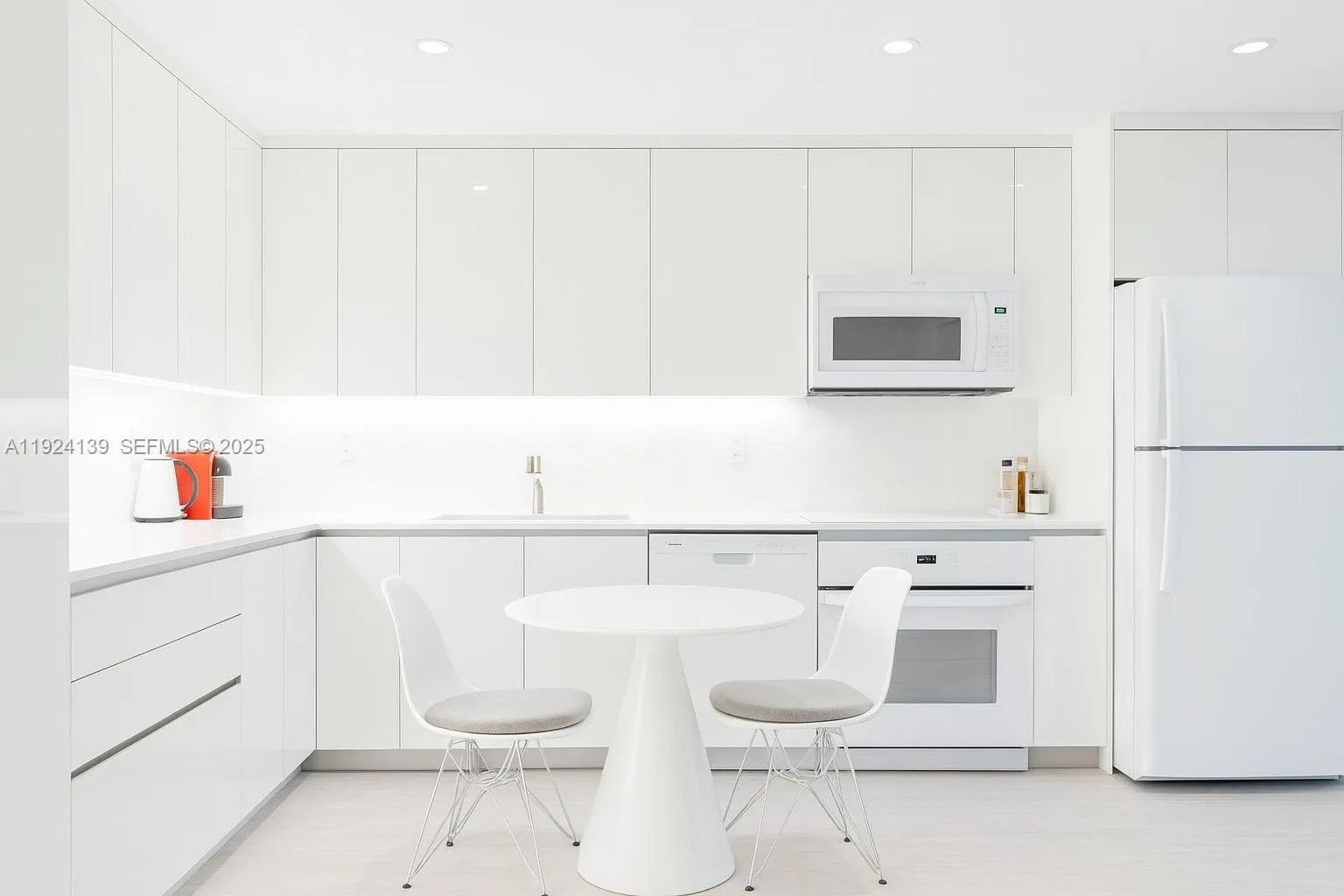 1 bedroom 2 bath for sale at 2301 Collins Ave # 636, Miami Beach FL 33139