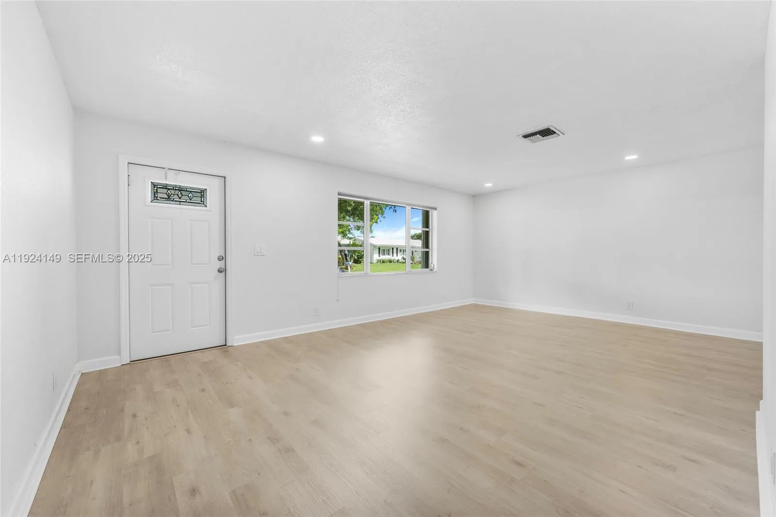1131 NW 90th Way, Plantation FL 33322