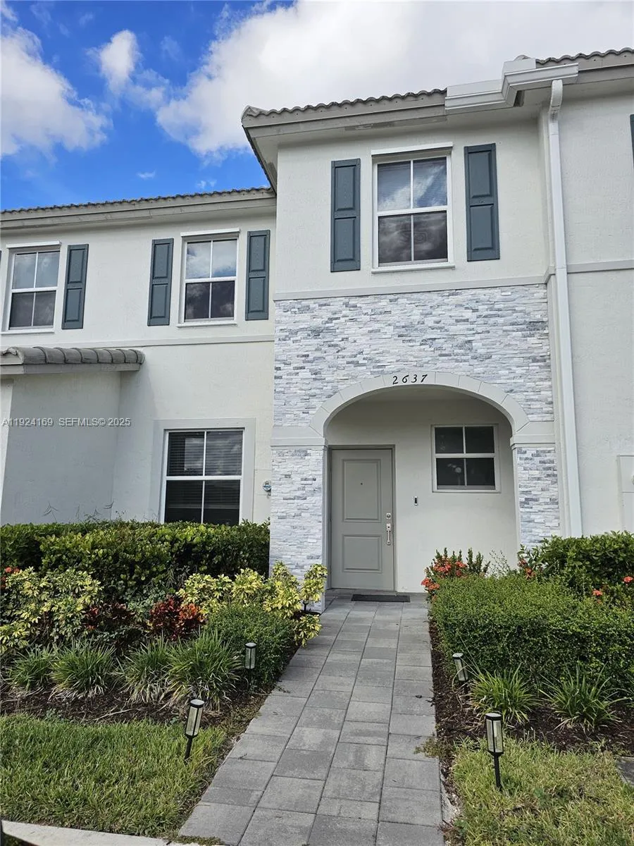 2637 SE 17th St, Homestead FL 33035