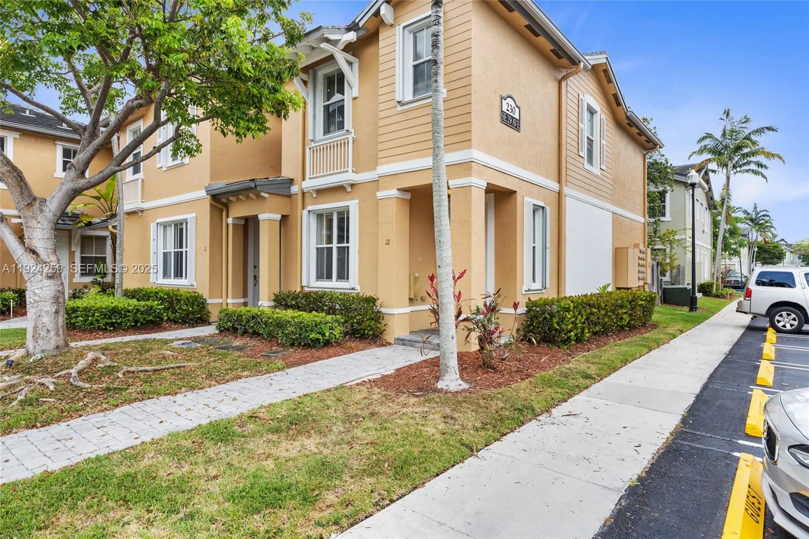 2 bedroom 2 bath for sale at 230 SE 29th Ave # 12, Homestead FL 33033