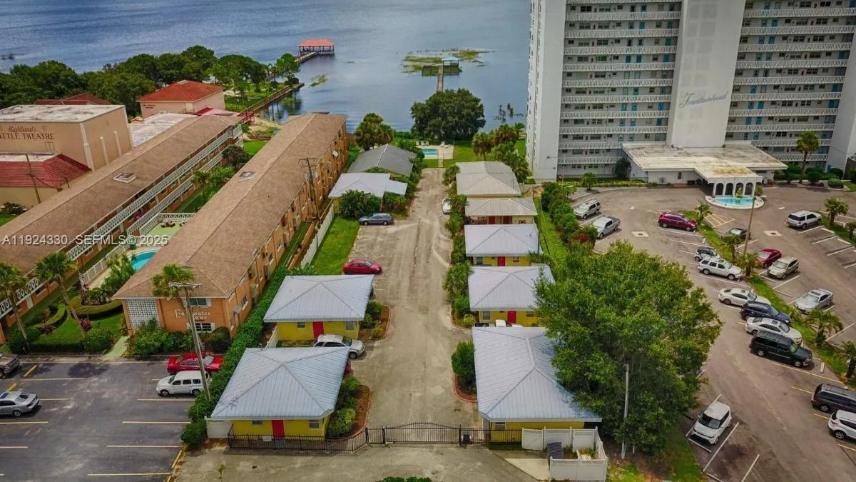 for sale at 2121 LAKEVIEW DRIVE, Sebring FL 33870