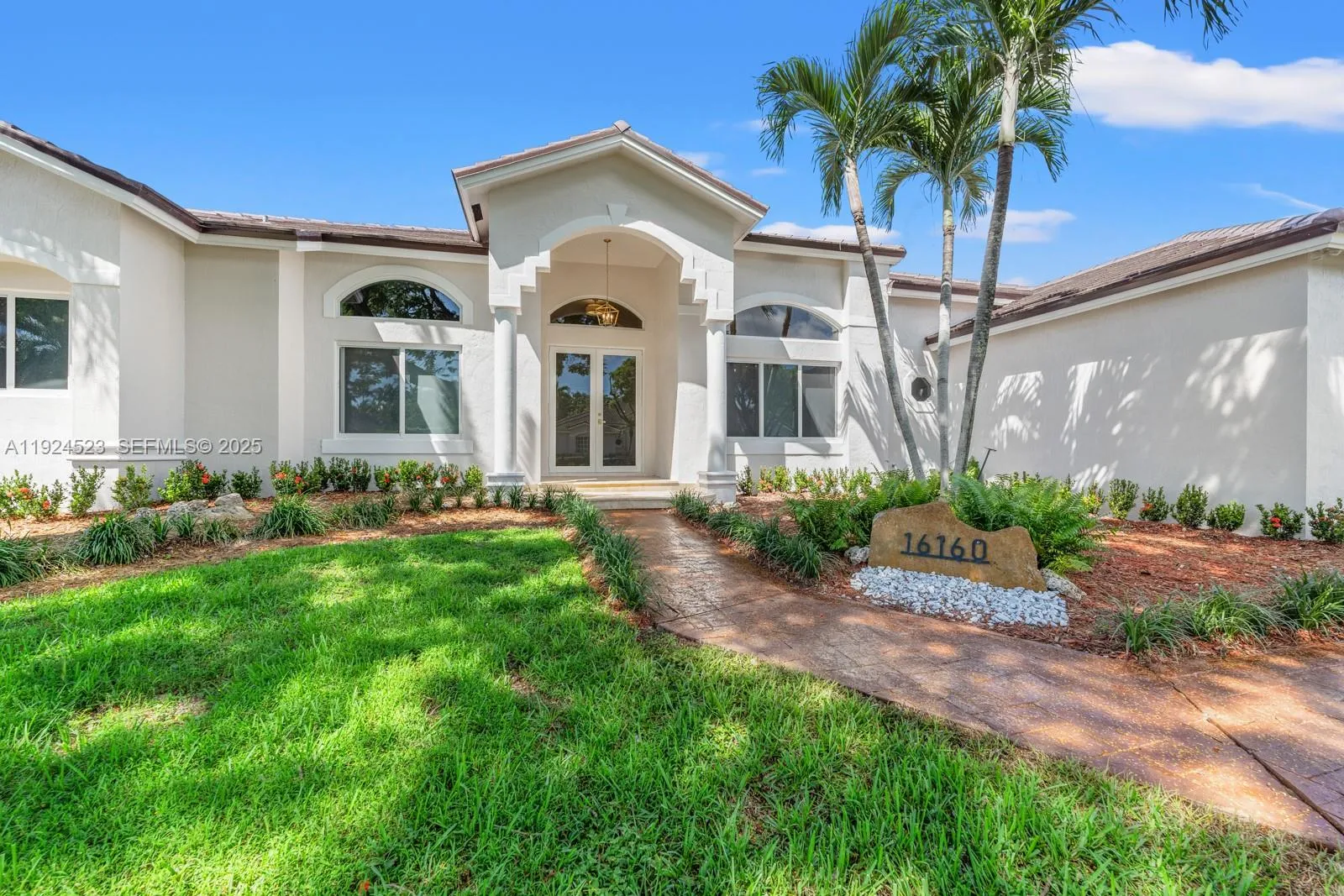 5 bedroom 3 bath for sale at 16160 SW 89th Pl, Palmetto Bay FL 33157