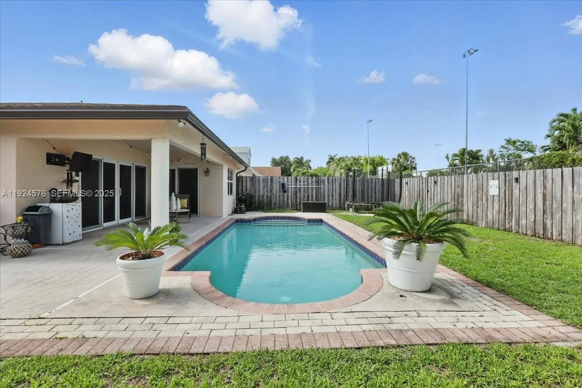 5874 SW 97th Ter, Cooper City FL 33328
