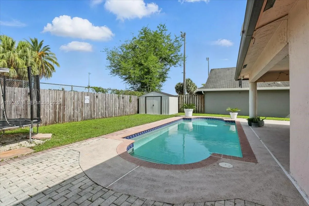 5874 SW 97th Ter, Cooper City FL 33328