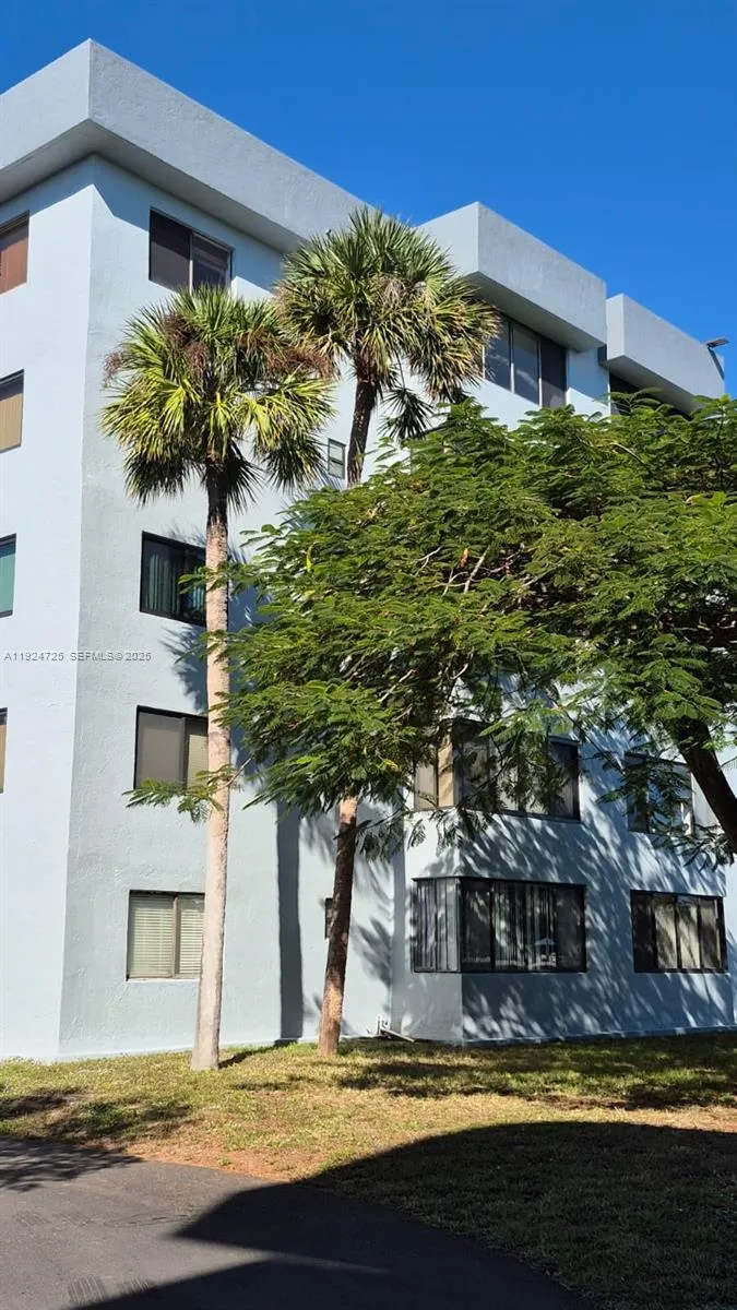 8020 Hampton Blvd # 202, North Lauderdale FL 33068