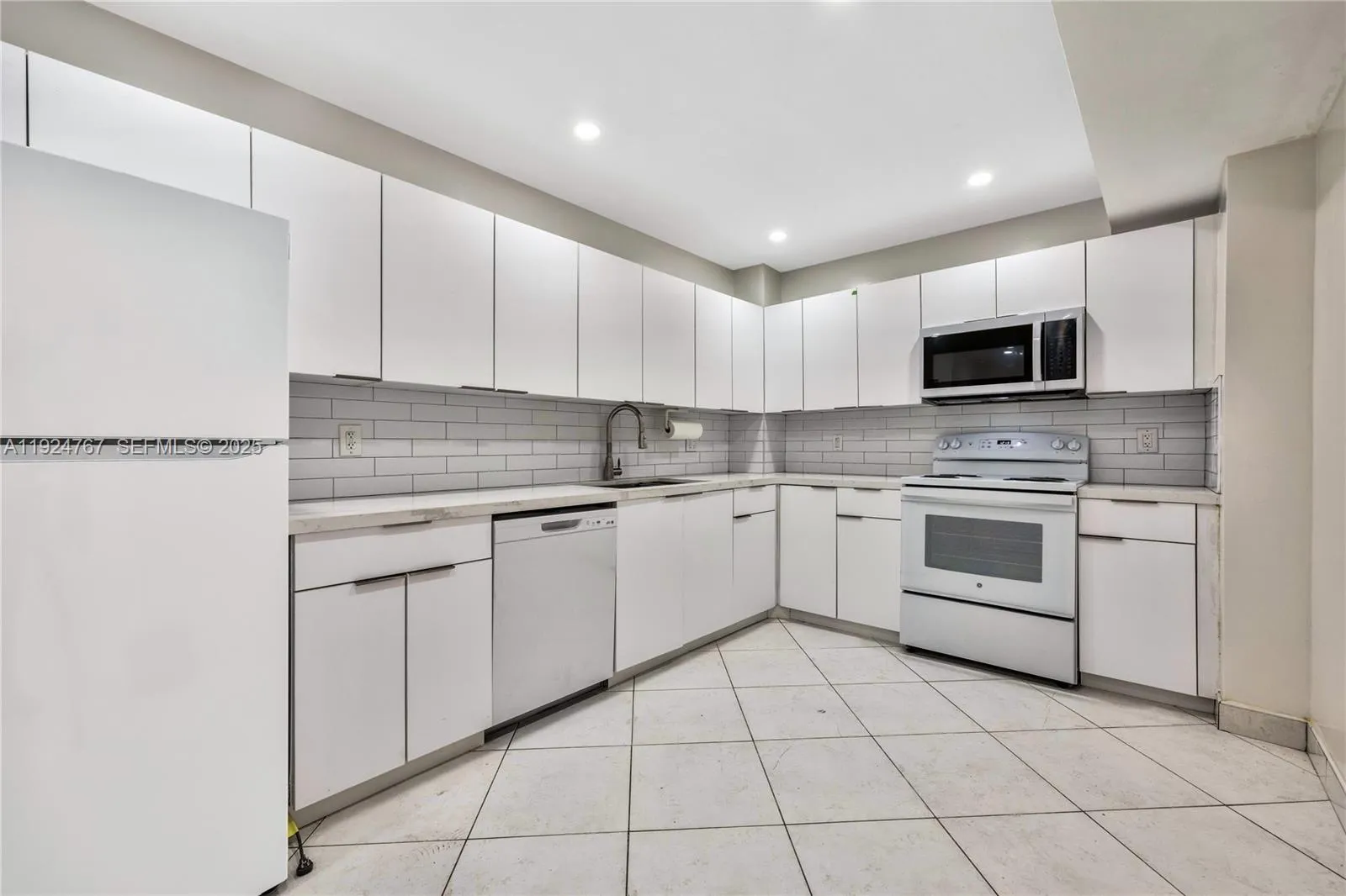 5825 Collins Ave # 6E, Miami Beach FL 33140