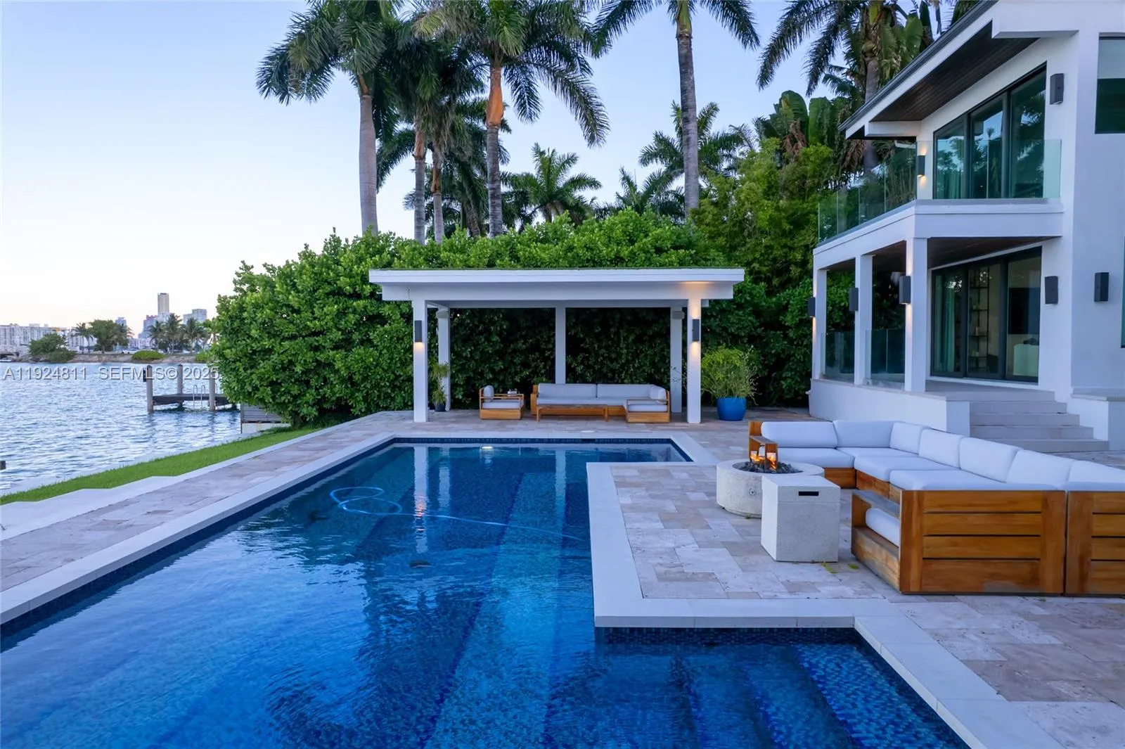 327 E Rivo Alto Dr, Miami Beach FL 33139