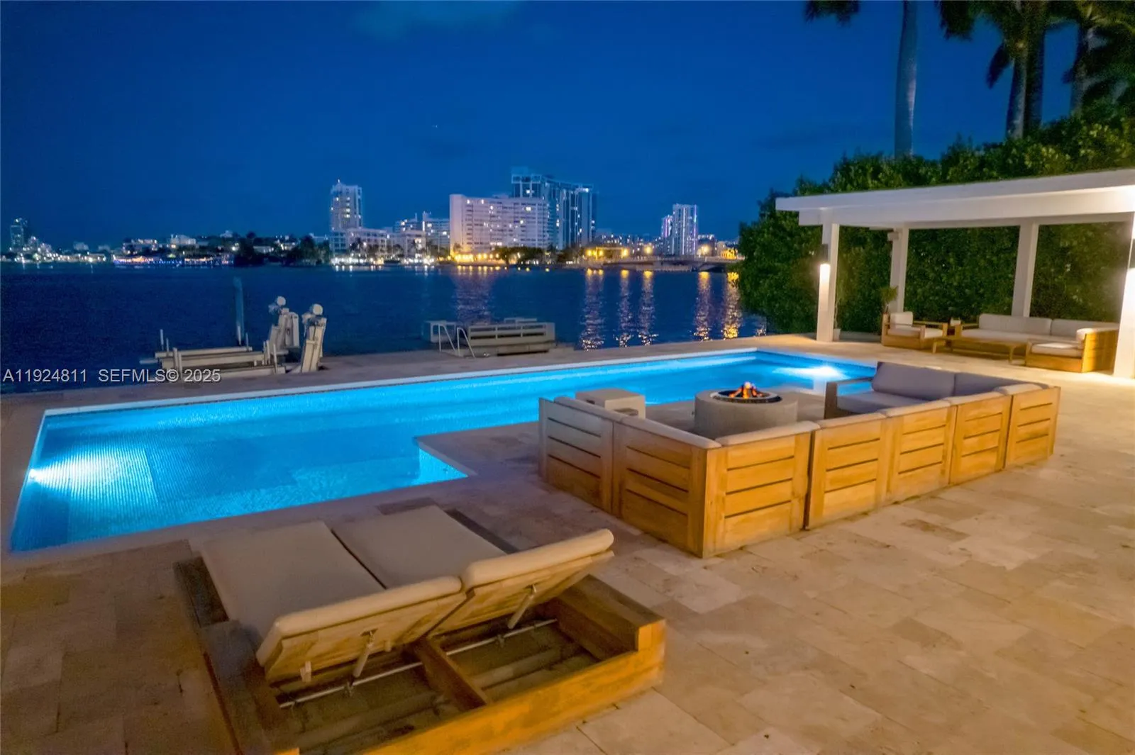 327 E Rivo Alto Dr, Miami Beach FL 33139