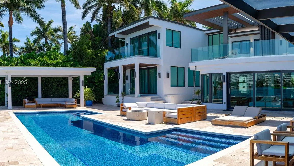 327 E Rivo Alto Dr, Miami Beach FL 33139