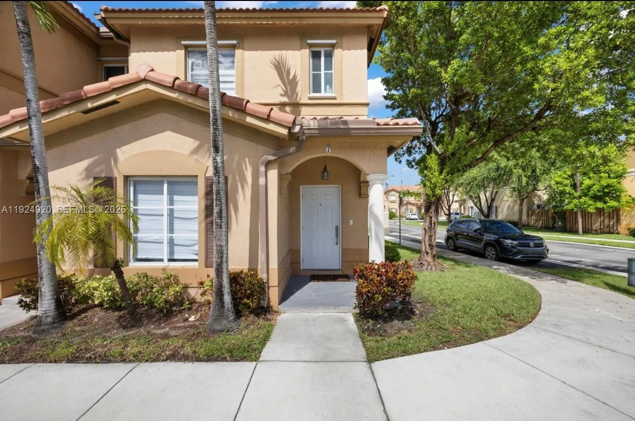3 bedroom 3 bath for sale at 8362 NW 107th Ct # 24, Doral FL 33178