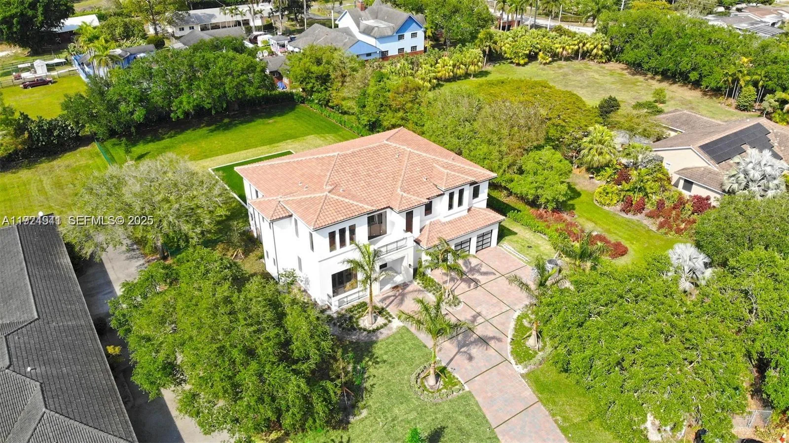 5903 SW 54th Ct, Davie FL 33314