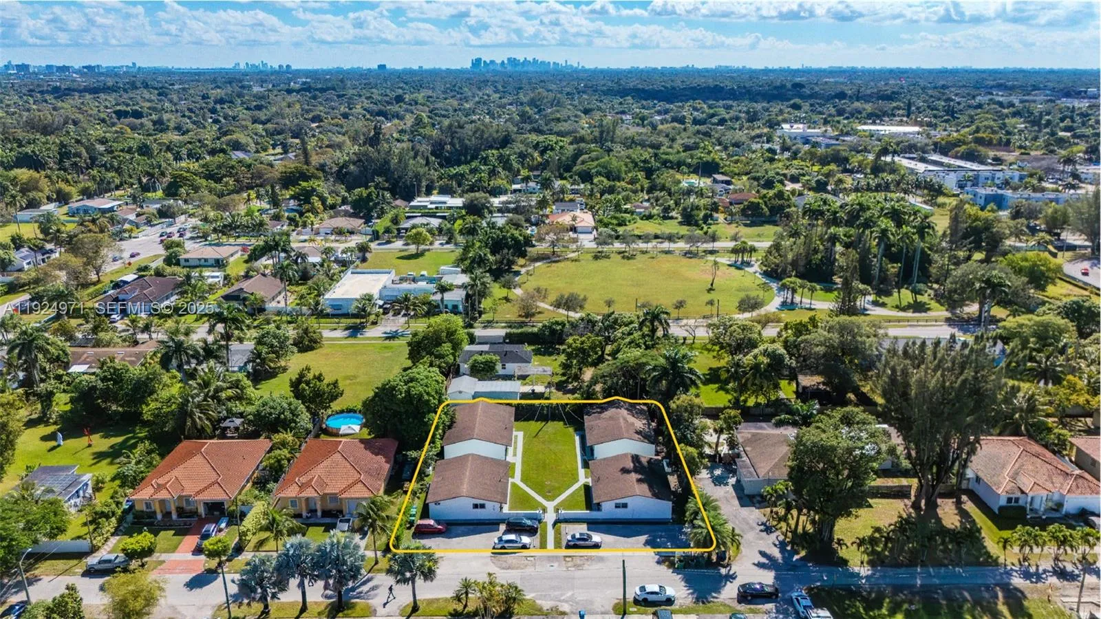 60 NW 161st St, Miami FL 33169