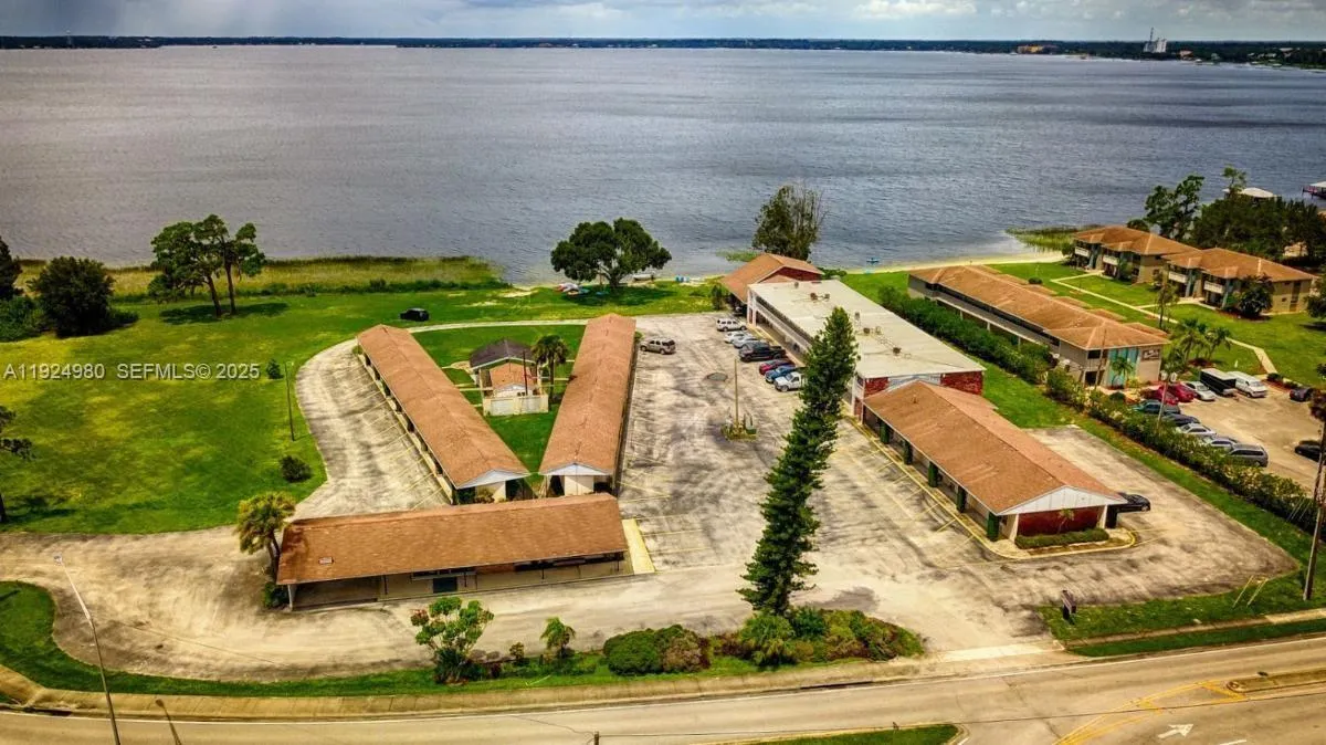 for sale at 1001 LAKEVIEW DRIVE, Sebring FL 33870