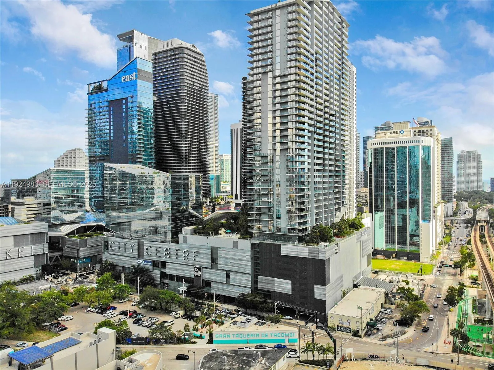 88 SW 7th St # 2008, Miami FL 33130