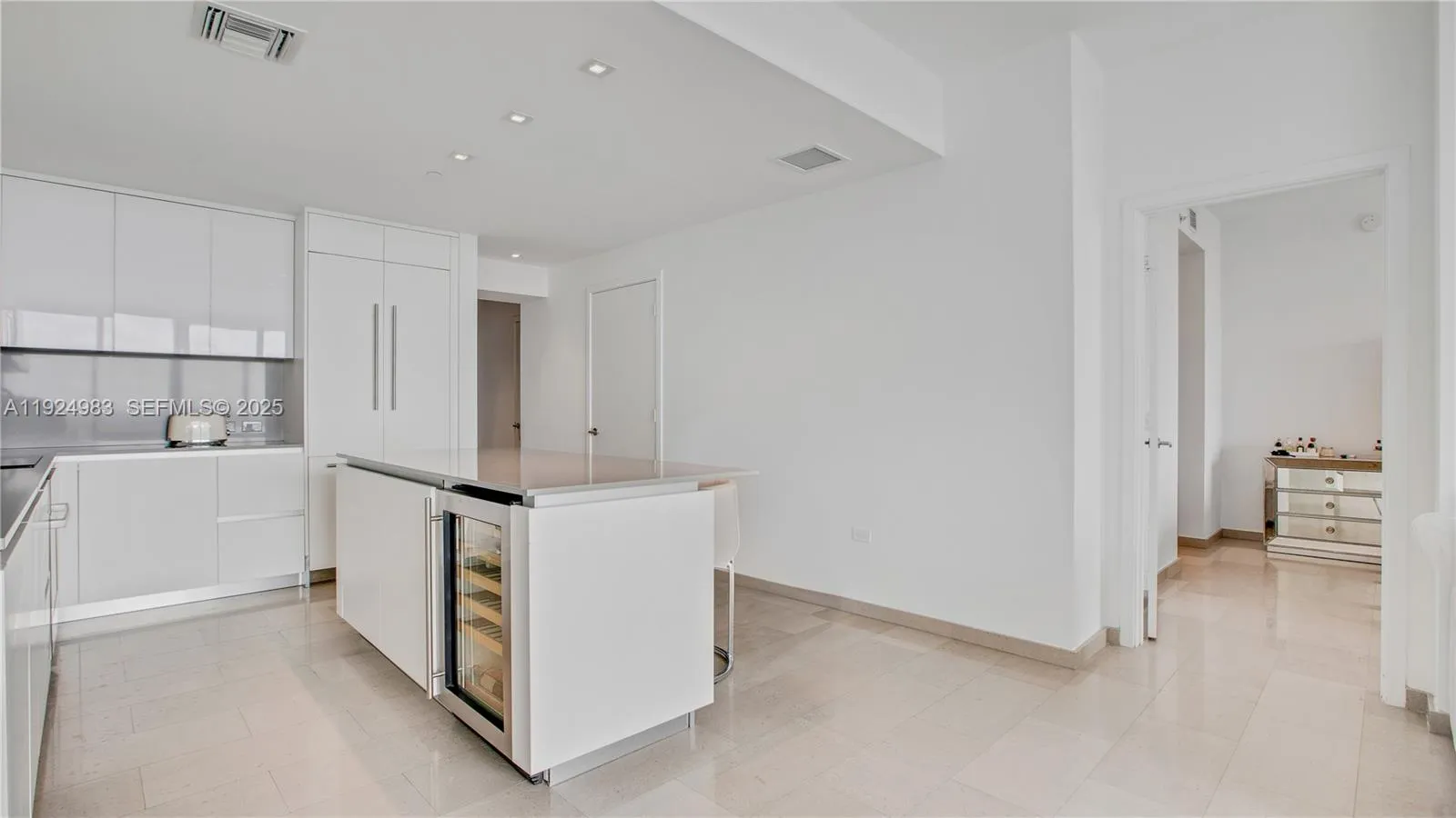 88 SW 7th St # 2008, Miami FL 33130