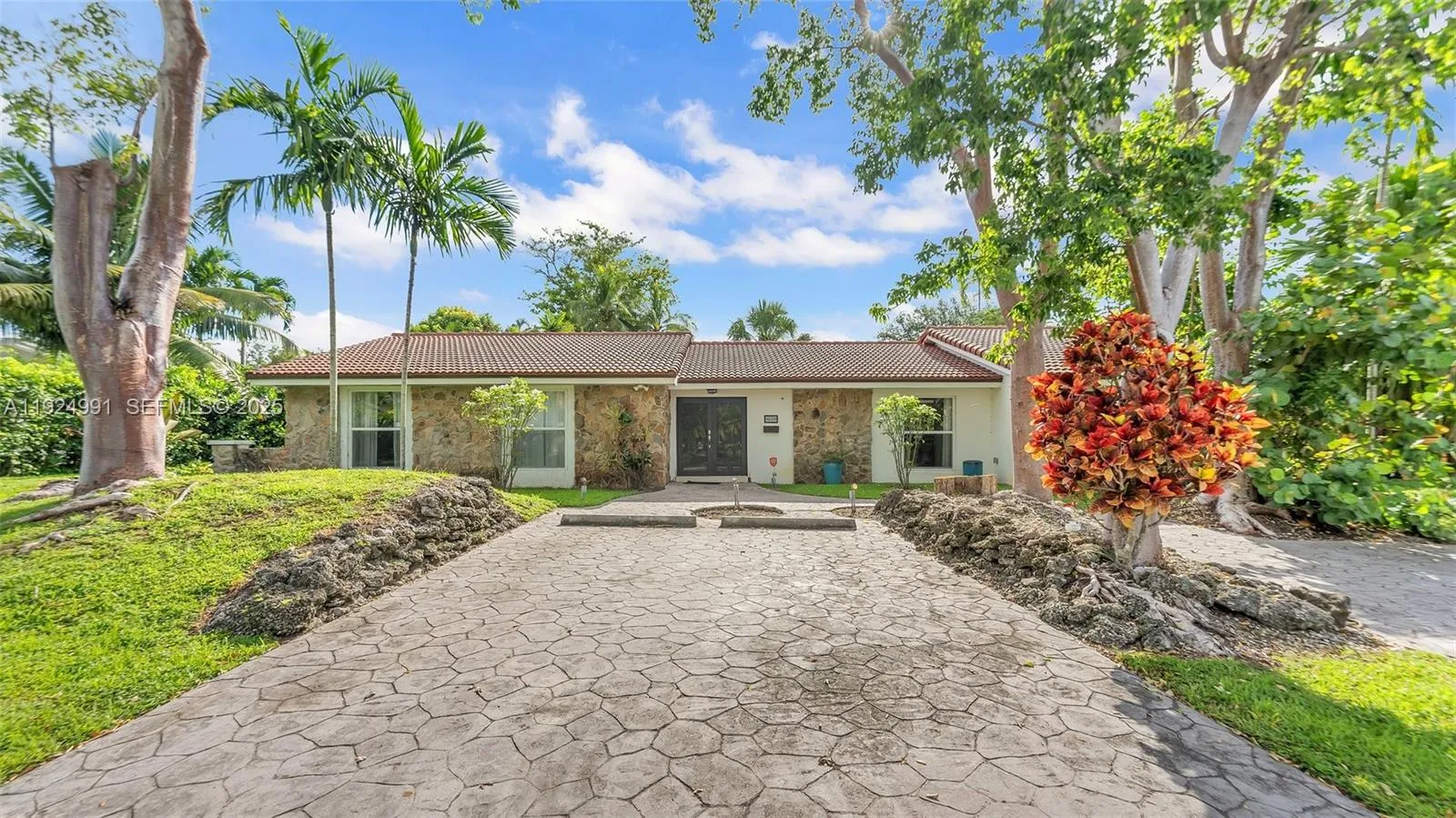 4 bedroom 4 bath for sale at 9220 SW 94th Pl, Miami FL 33176