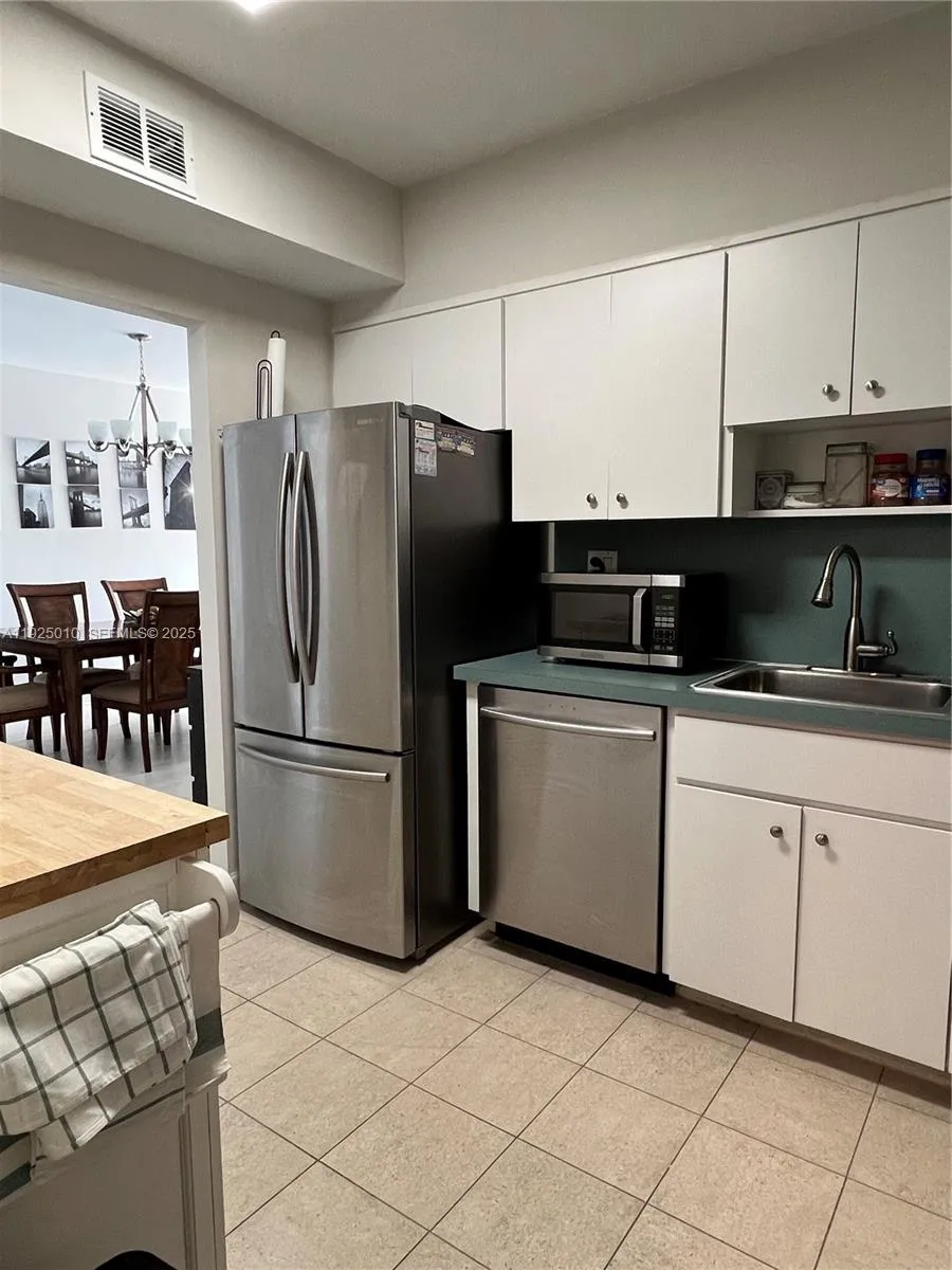 300 Bayview Dr # 211, Sunny Isles Beach FL 33160