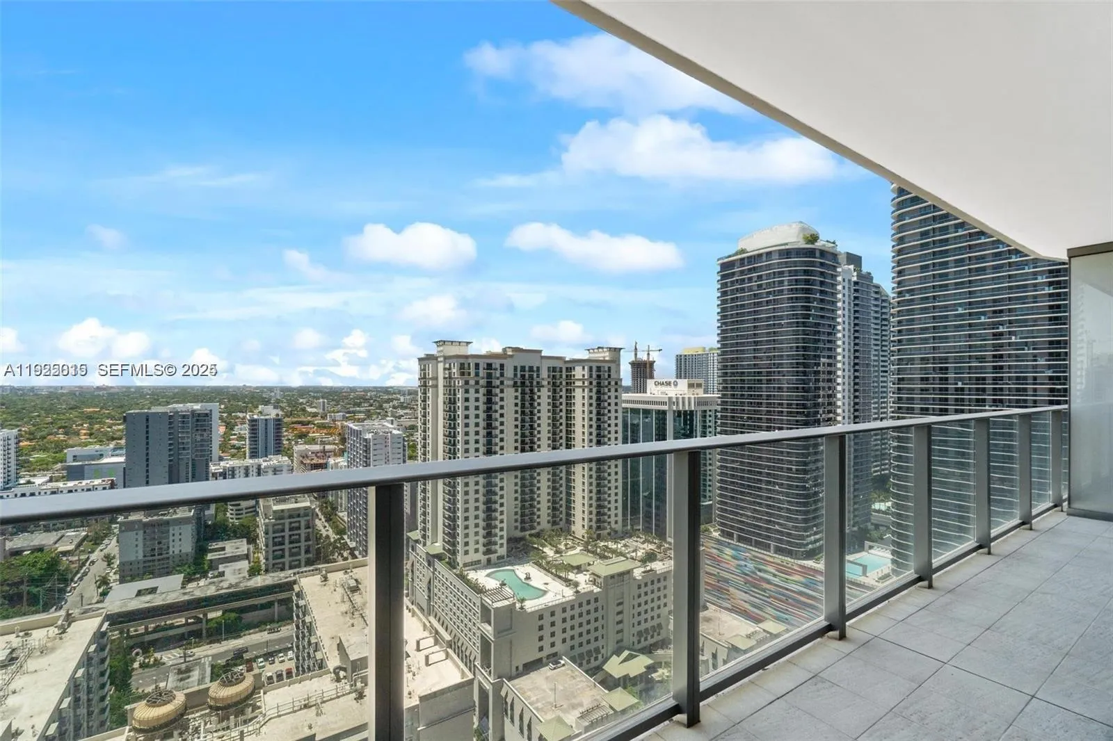 1 bedroom 1 bath for sale at 1000 Brickell Plz # 3310, Miami FL 33131