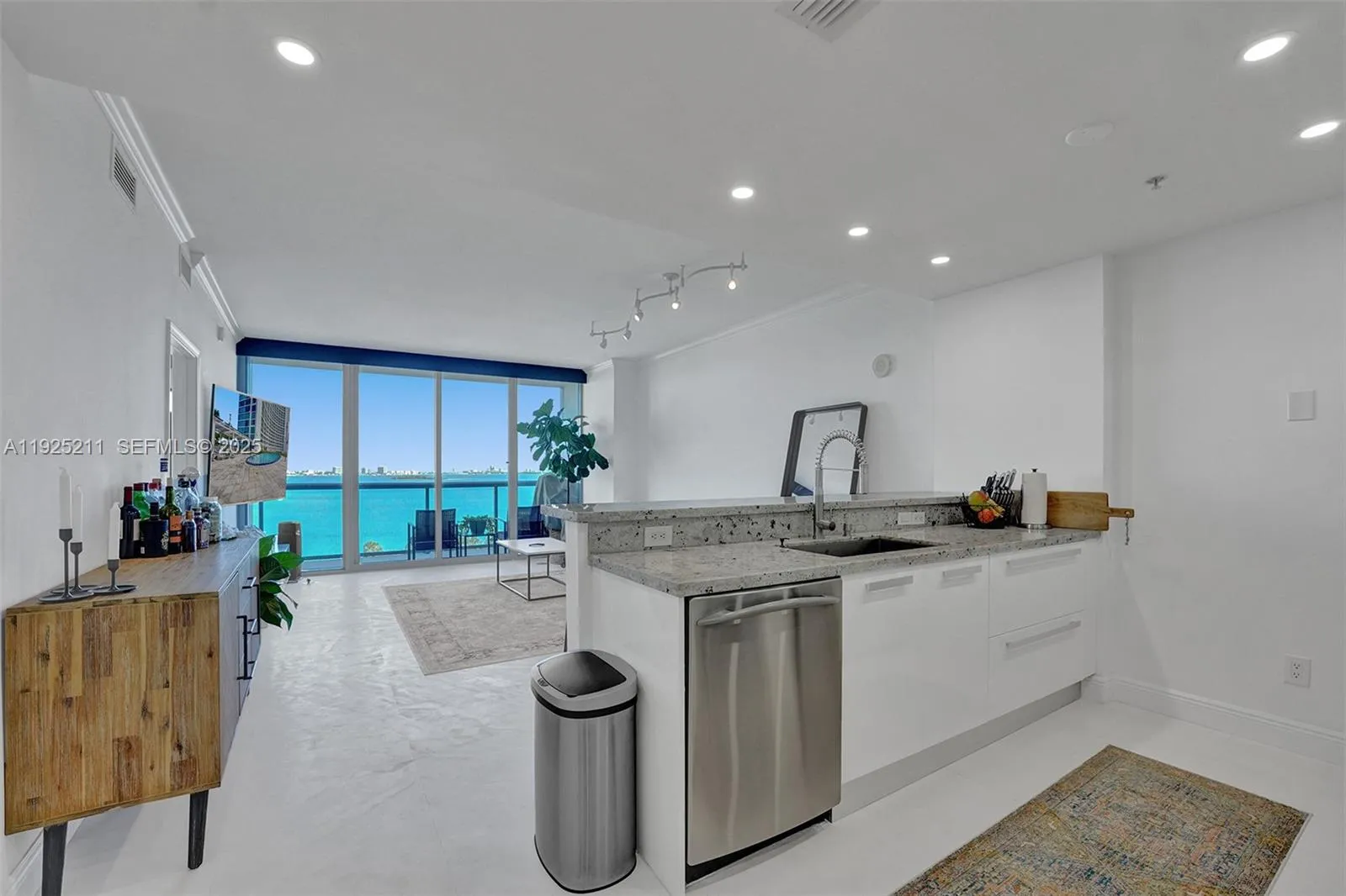 601 NE 36th St # 811, Miami FL 33137