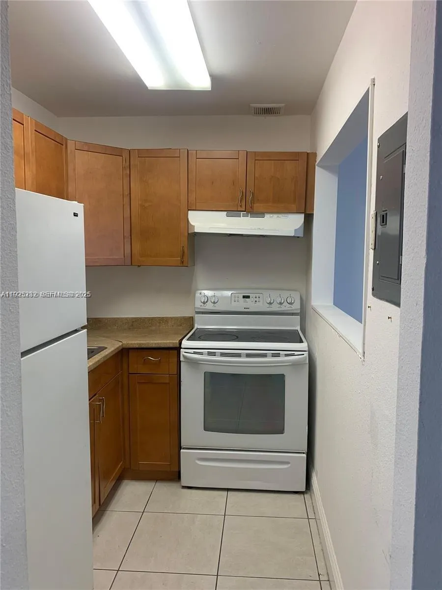 241 SE 9th Ave # 106, Pompano Beach FL 33060