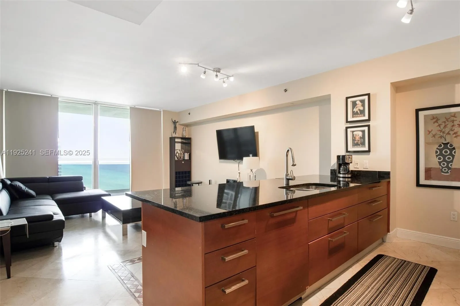 1830 S Ocean Dr # 2212, Hallandale Beach FL 33009