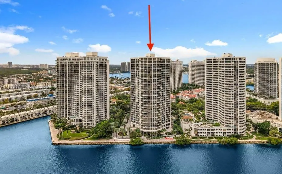 2 bedroom 2 bath for sale at 2800 ISLAND BLVD # 902, Aventura FL 33160