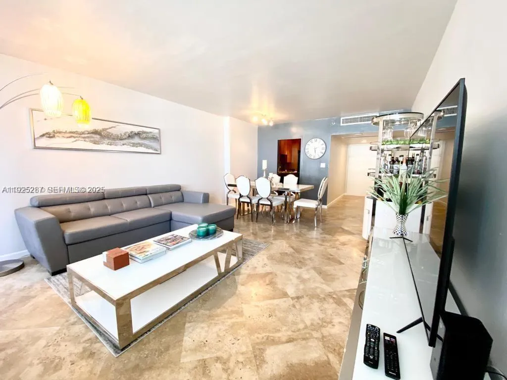 1 bedroom 1 bath for sale at 100 Lincoln Rd # 608, Miami Beach FL 33139