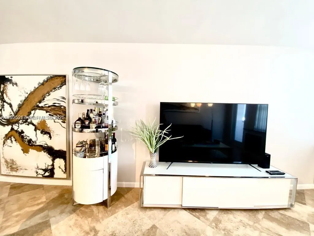 100 Lincoln Rd # 608, Miami Beach FL 33139