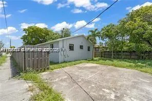 303 NW 7th St # 2, Hallandale Beach FL 33009