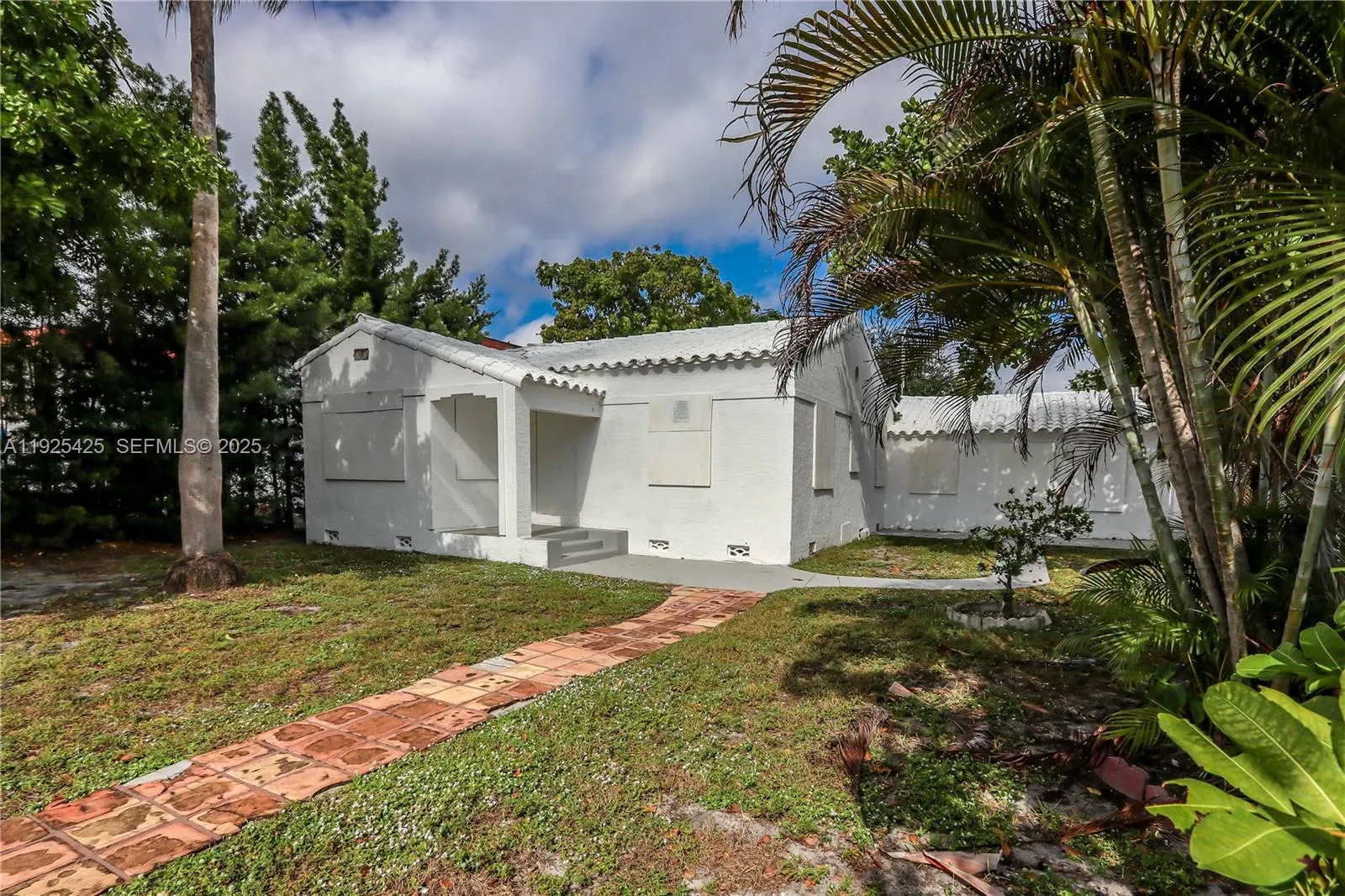 for sale at 2015 Washington St, Hollywood FL 33020
