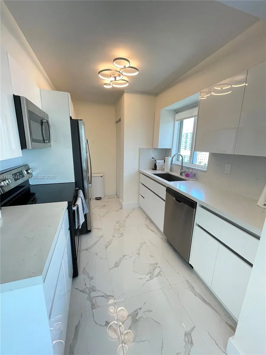 5900 Collins Ave # 1104, Miami Beach FL 33140