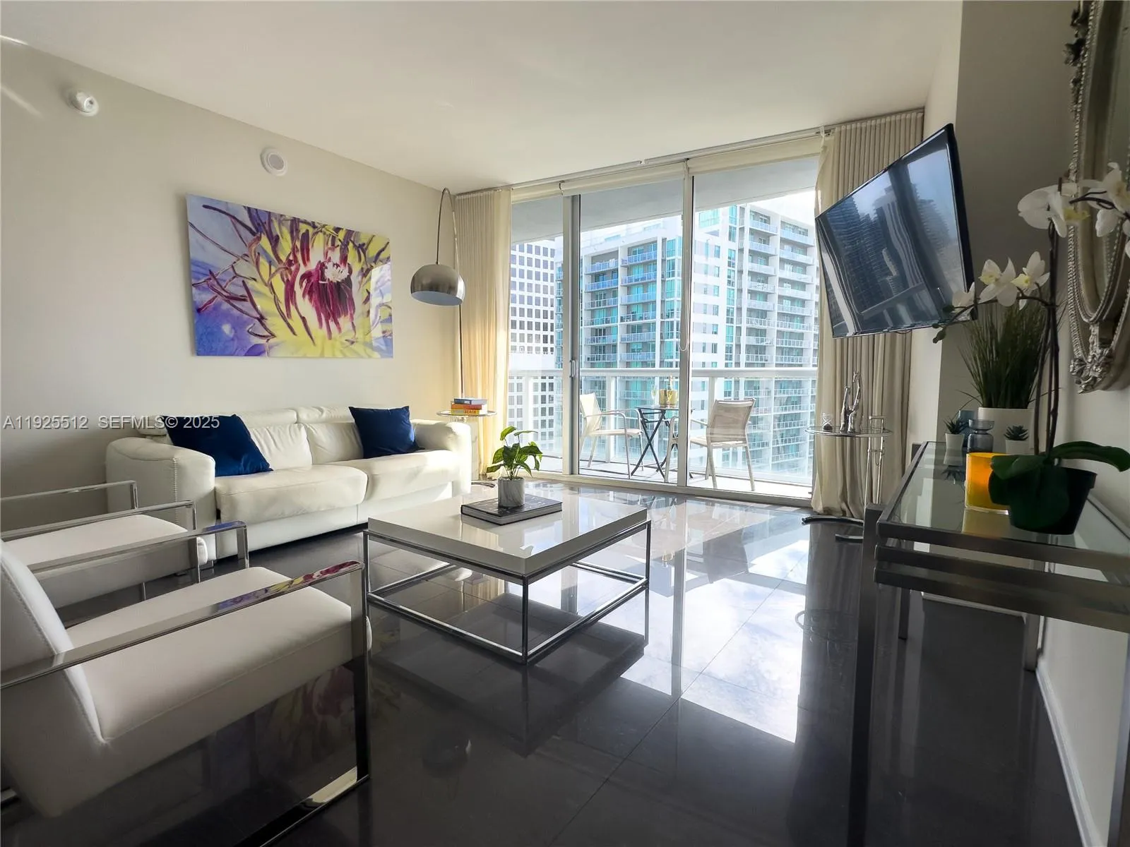 1 bedroom 1 bath for sale at 485 Brickell Ave # 3307, Miami FL 33131