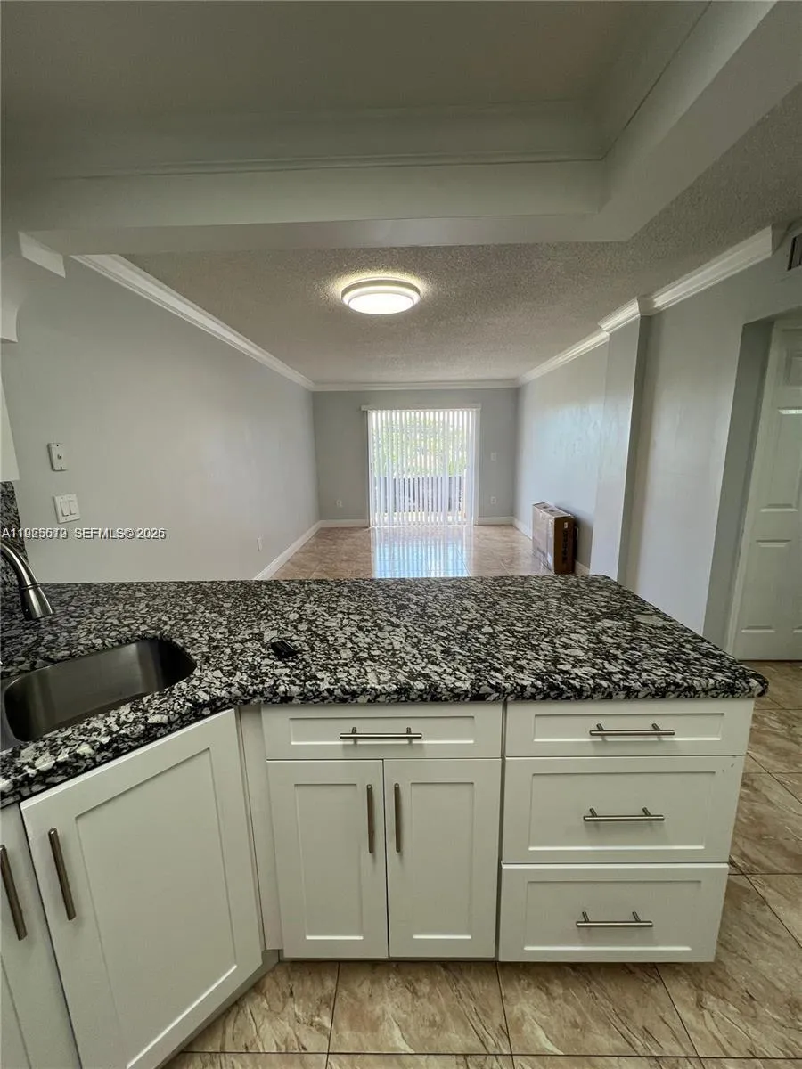 1075 W 68th St # 218, Hialeah FL 33014