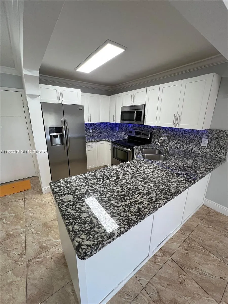 1075 W 68th St # 218, Hialeah FL 33014