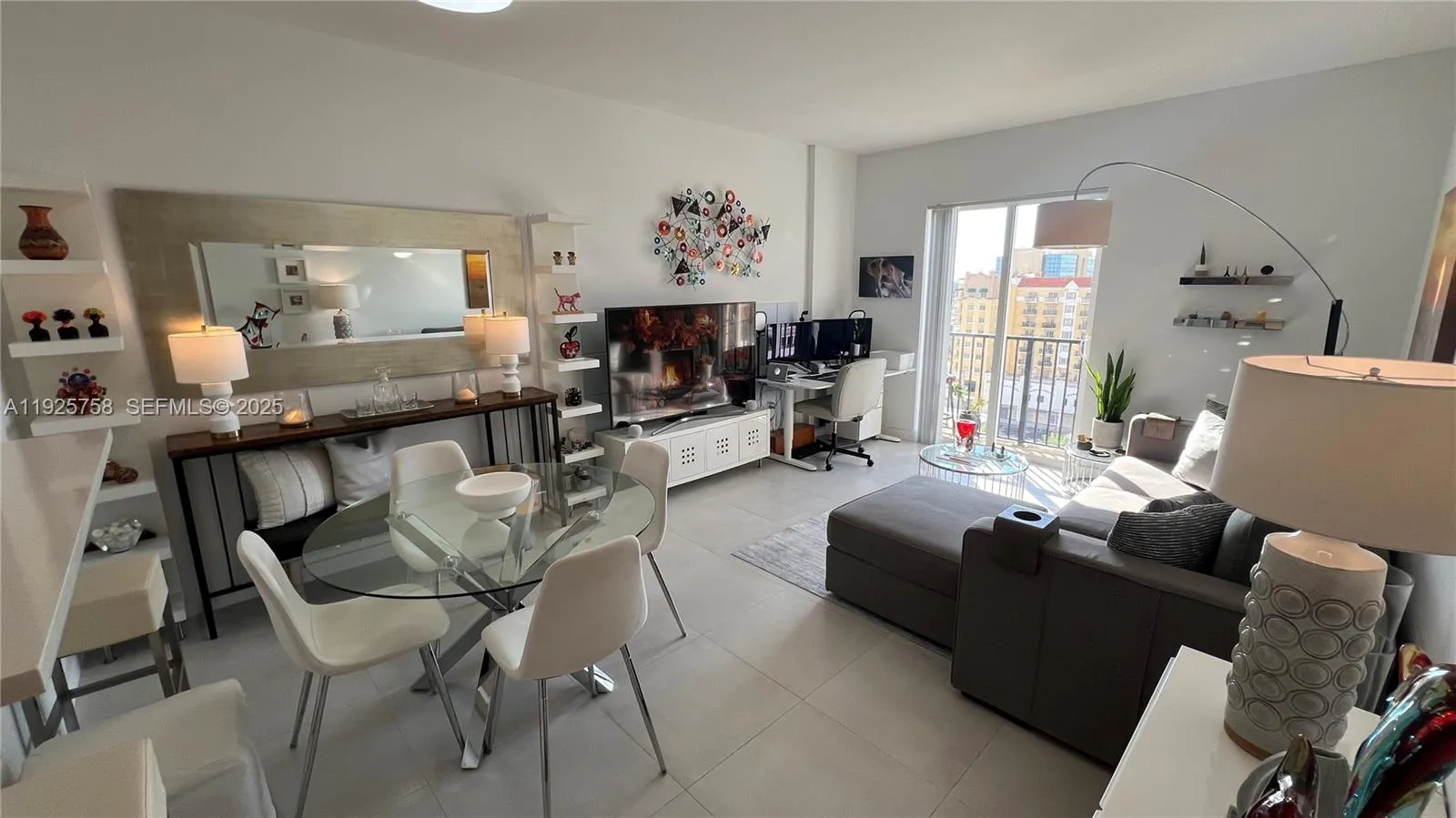 1 bedroom 1 bath for sale at 10 Aragon Ave # 1019, Coral Gables FL 33134