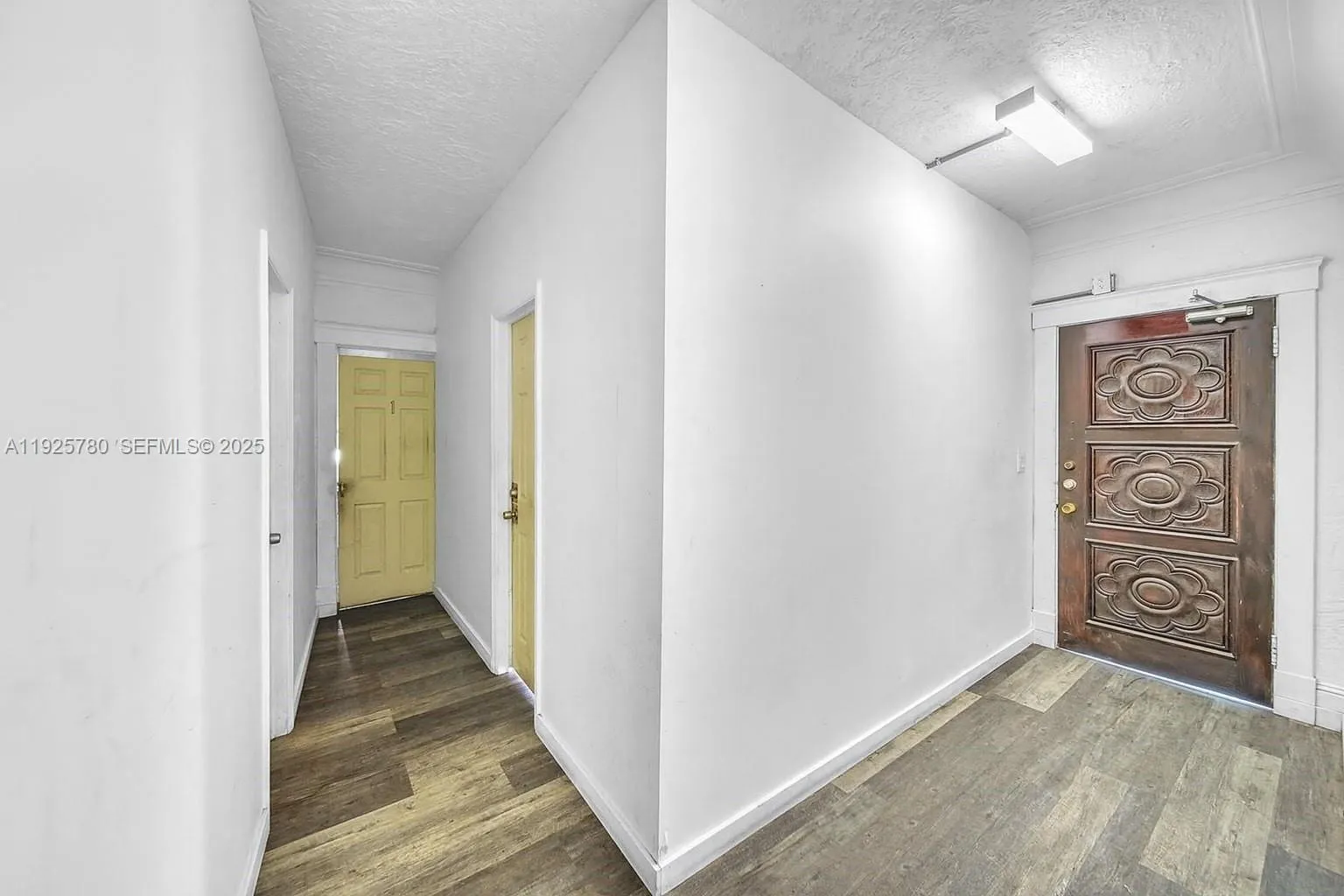 1725 NW 19th St, Miami FL 33125