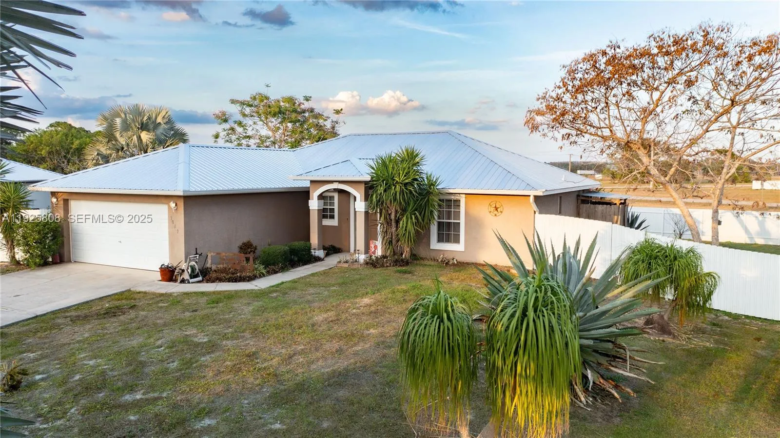3 bedroom 2 bath Residential for sale at 7049 Tide Circle, La Belle FL 33935