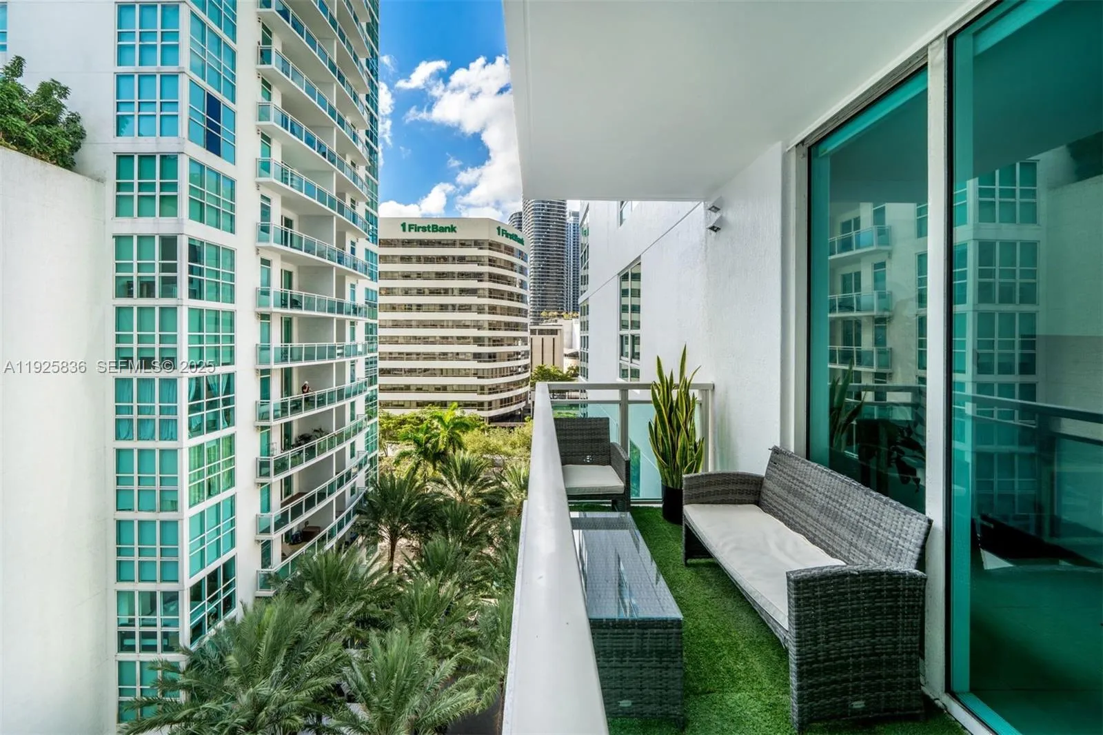 1 bedroom 1 bath for sale at 950 Brickell Bay Dr # 803, Miami FL 33131