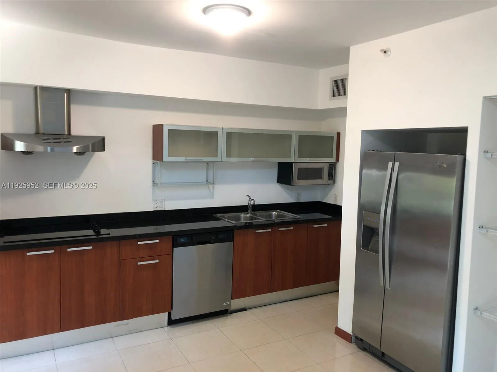 1 bedroom 1 bath for sale at 1650 Brickell Ave # 111, Miami FL 33129